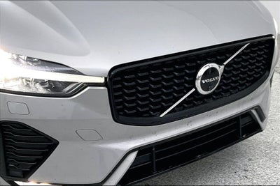 2023 Volvo XC60 B5 Ultimate Dark Theme