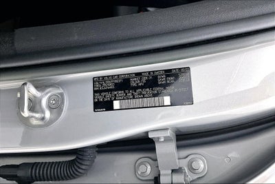 2023 Volvo XC60 B5 Ultimate Dark Theme