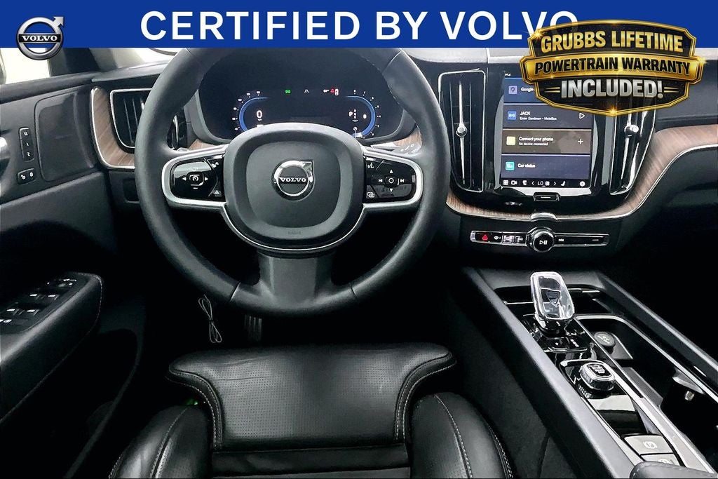 2023 Volvo XC60 B5 Ultimate Dark Theme