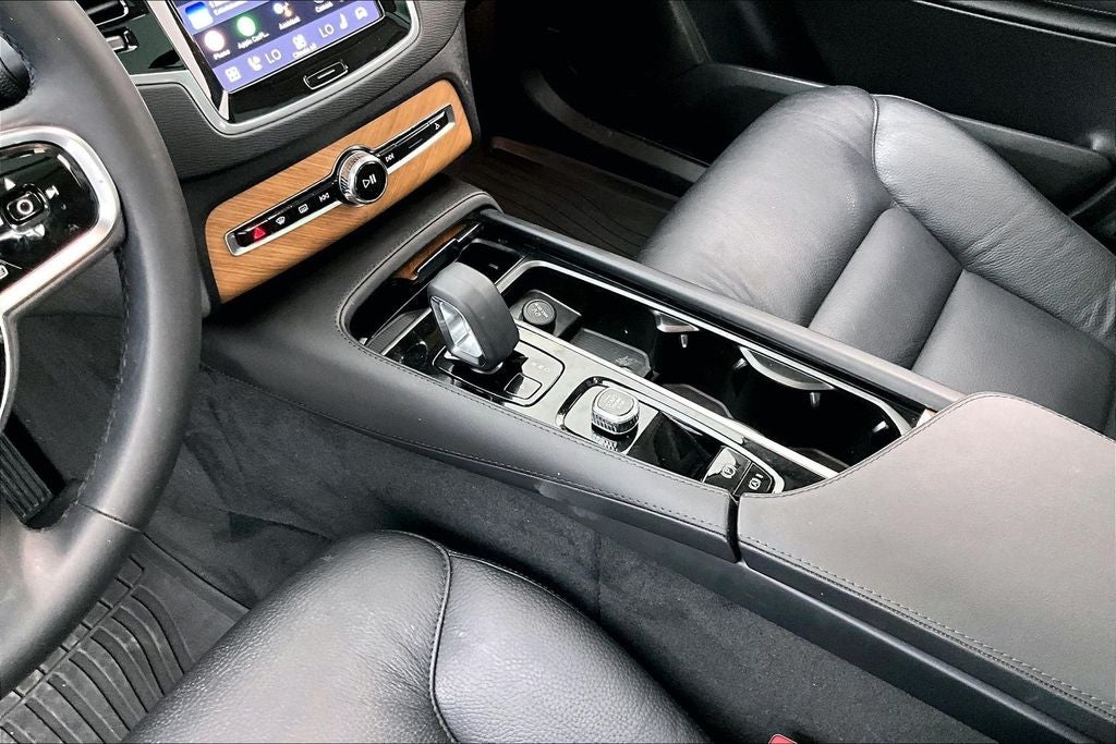 2024 Volvo XC90 B5 Plus