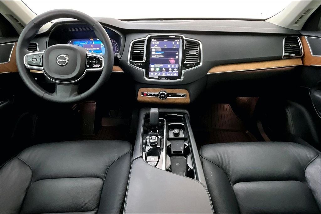 2024 Volvo XC90 B5 Plus