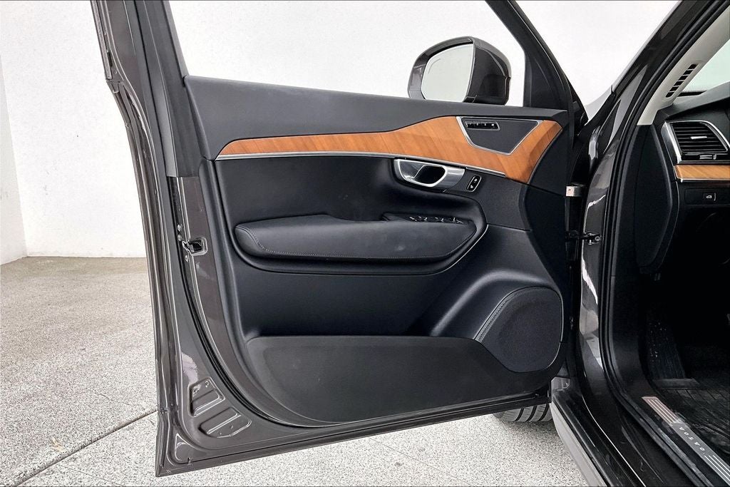 2024 Volvo XC90 B5 Plus