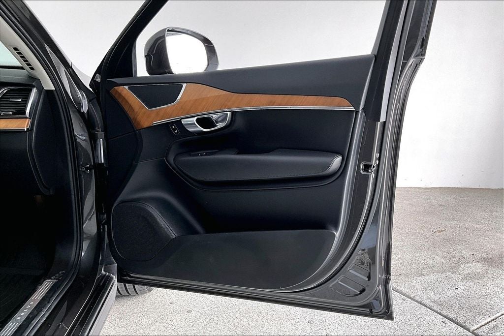 2024 Volvo XC90 B5 Plus