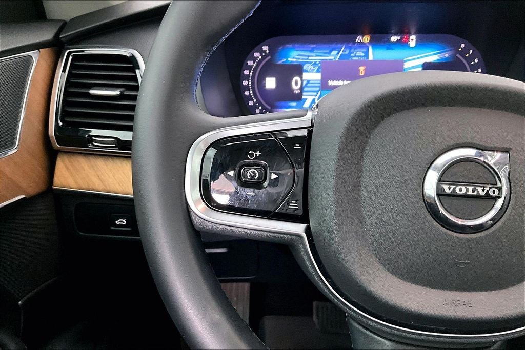 2024 Volvo XC90 B5 Plus