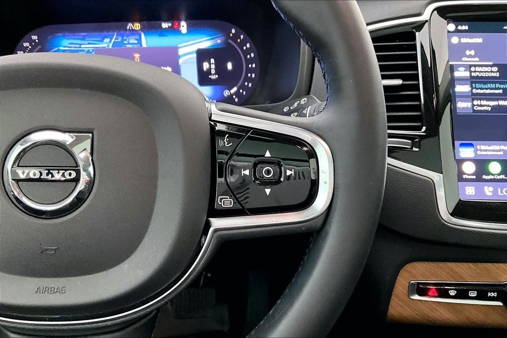 2024 Volvo XC90 B5 Plus