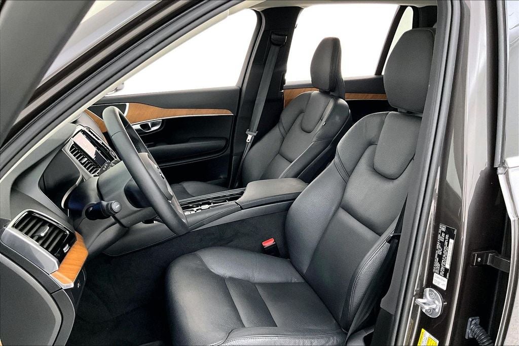 2024 Volvo XC90 B5 Plus
