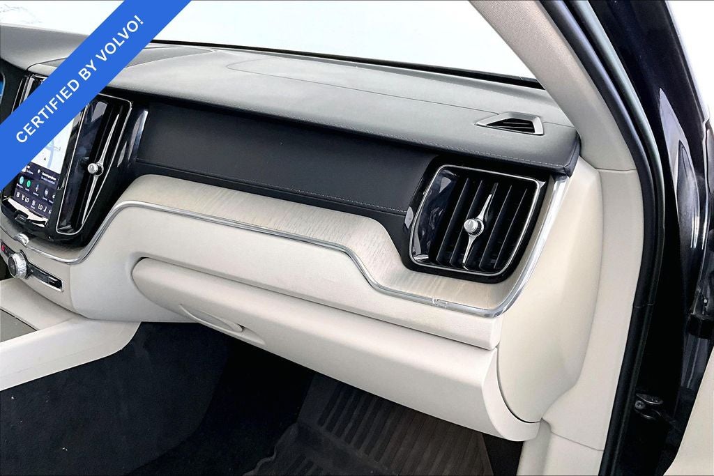2023 Volvo XC60 B5 Ultimate Bright Theme