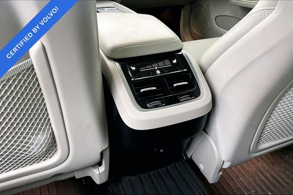 2023 Volvo XC60 B5 Ultimate Bright Theme
