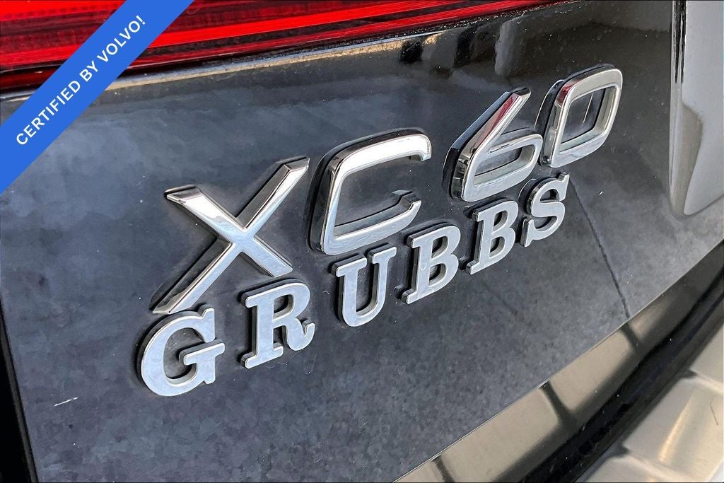 2023 Volvo XC60 B5 Ultimate Bright Theme