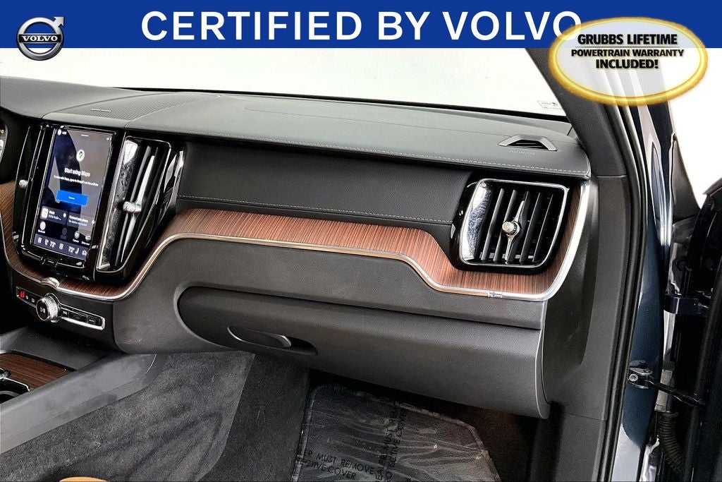 2023 Volvo XC60 B5 Ultimate Bright Theme