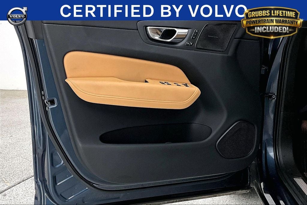 2023 Volvo XC60 B5 Ultimate Bright Theme