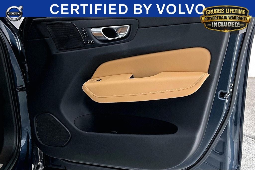 2023 Volvo XC60 B5 Ultimate Bright Theme