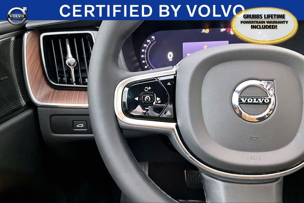 2023 Volvo XC60 B5 Ultimate Bright Theme