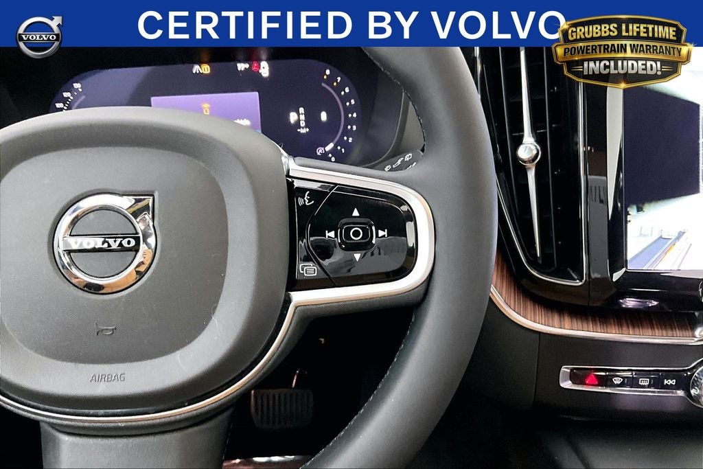 2023 Volvo XC60 B5 Ultimate Bright Theme