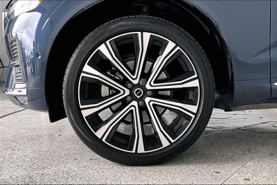 2023 Volvo XC60 B5 Ultimate Bright Theme