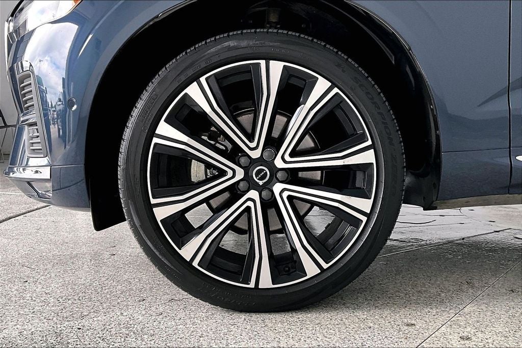 2023 Volvo XC60 B5 Ultimate Bright Theme