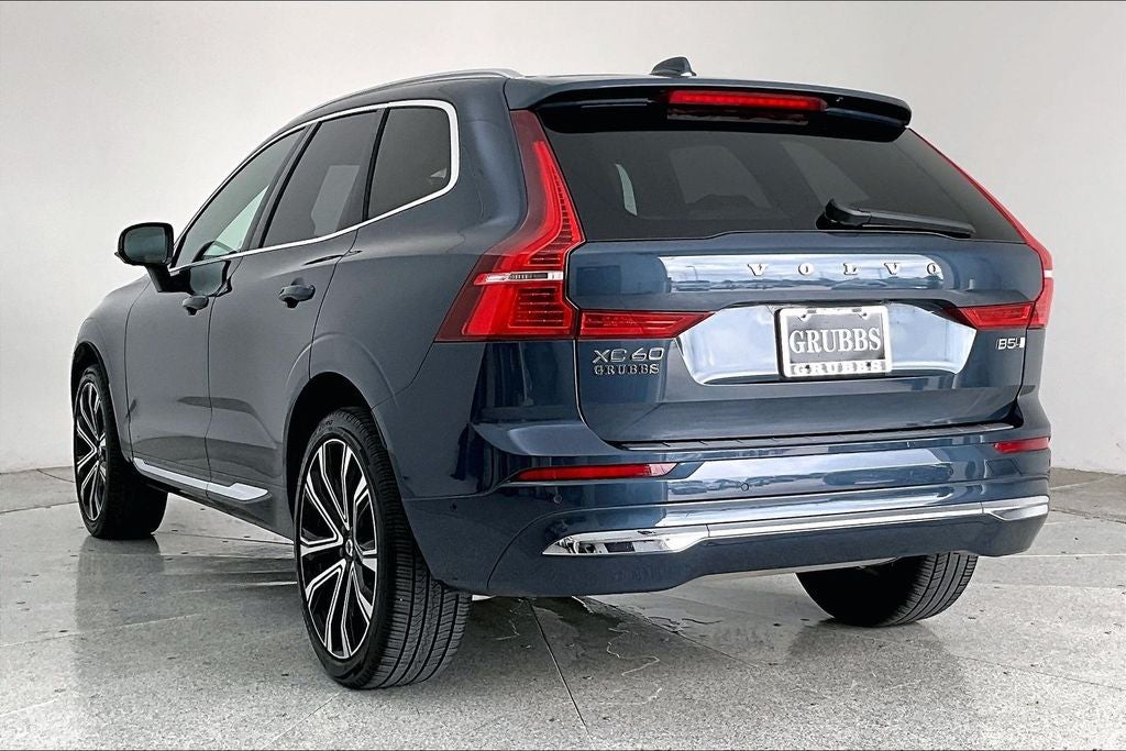 2023 Volvo XC60 B5 Ultimate Bright Theme