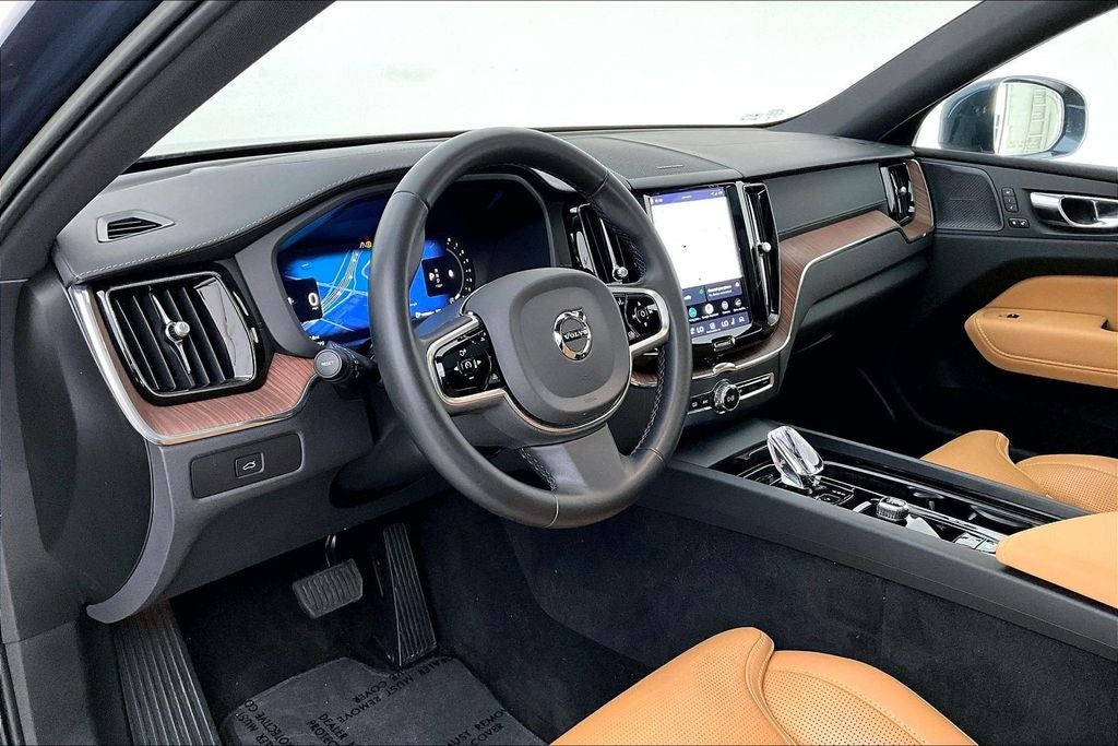 2023 Volvo XC60 B5 Ultimate Bright Theme