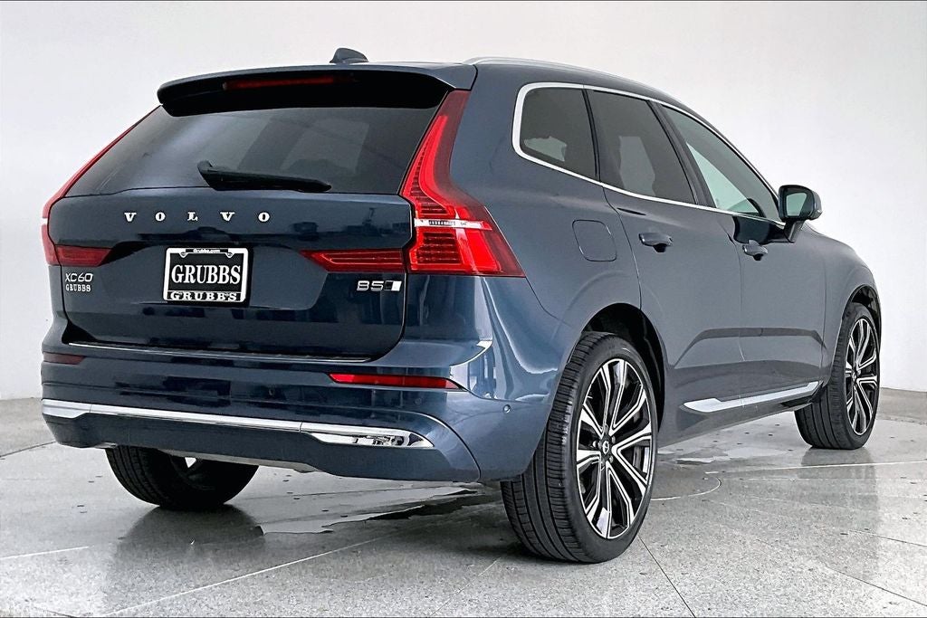 2023 Volvo XC60 B5 Ultimate Bright Theme