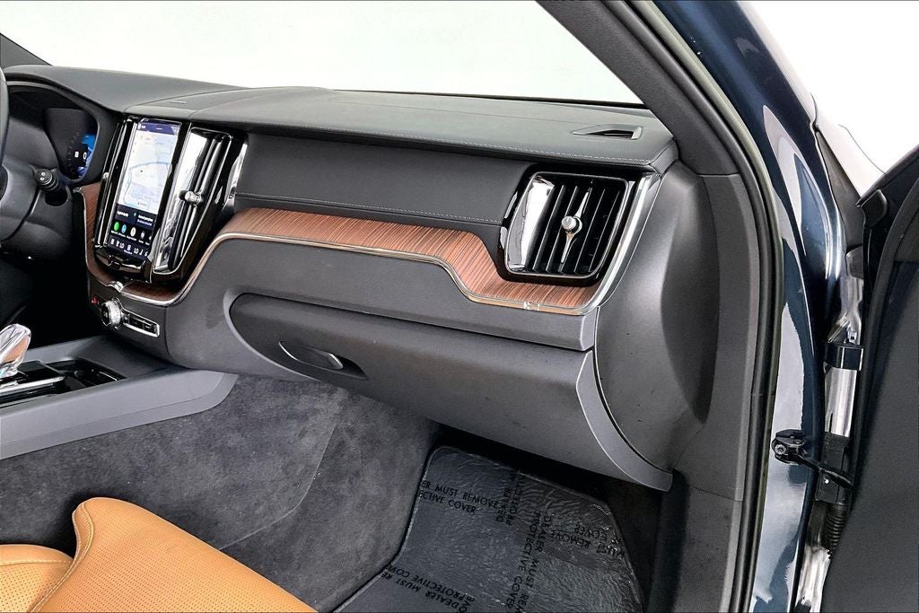 2023 Volvo XC60 B5 Ultimate Bright Theme