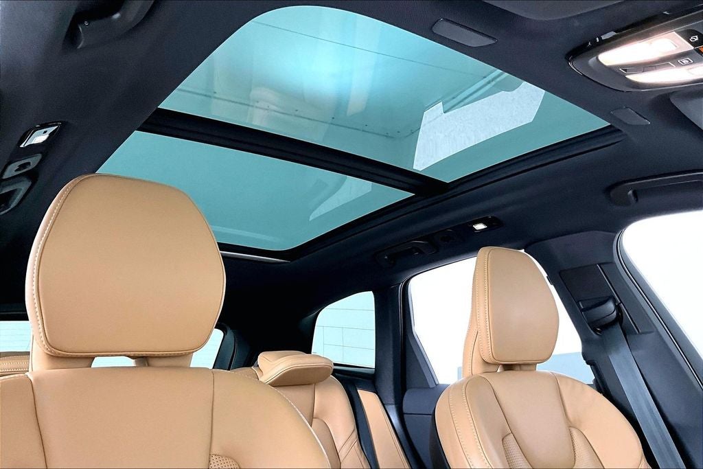 2023 Volvo XC60 B5 Ultimate Bright Theme