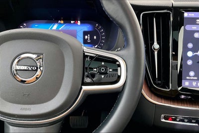2023 Volvo XC60 B5 Ultimate Bright Theme
