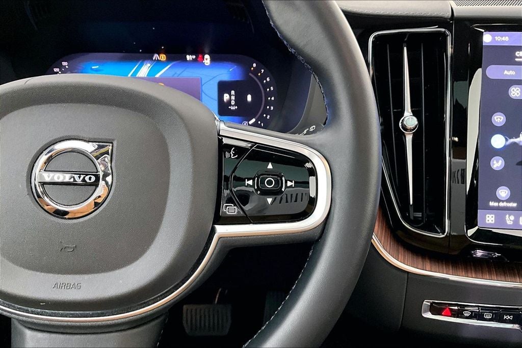 2023 Volvo XC60 B5 Ultimate Bright Theme