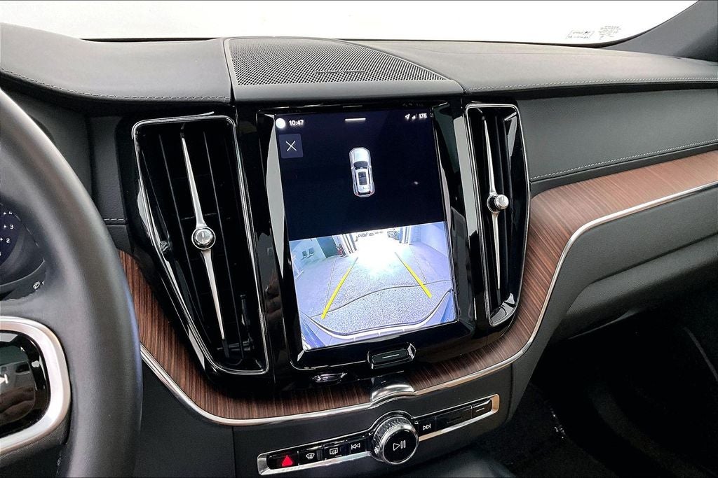 2023 Volvo XC60 B5 Ultimate Bright Theme
