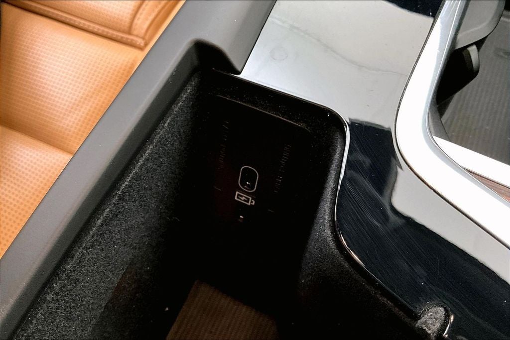 2023 Volvo XC60 B5 Ultimate Bright Theme