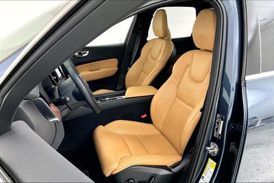 2023 Volvo XC60 B5 Ultimate Bright Theme