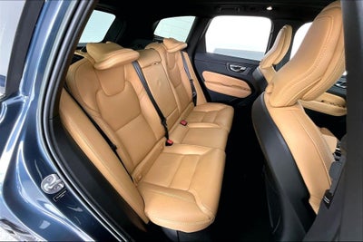2023 Volvo XC60 B5 Ultimate Bright Theme