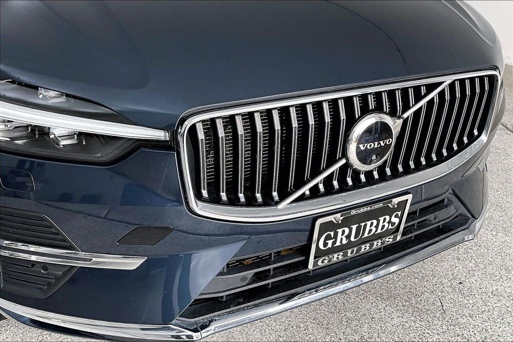 2023 Volvo XC60 B5 Ultimate Bright Theme