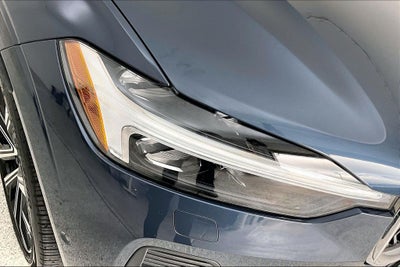 2023 Volvo XC60 B5 Ultimate Bright Theme