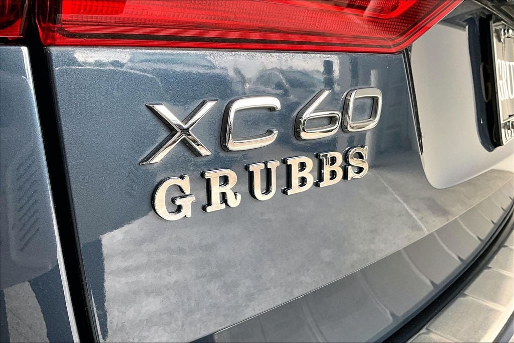 2023 Volvo XC60 B5 Ultimate Bright Theme