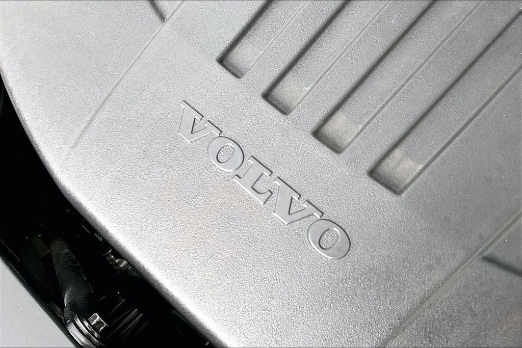 2023 Volvo XC60 B5 Ultimate Bright Theme