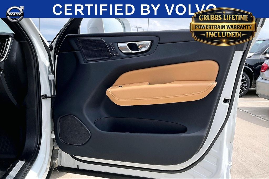 2023 Volvo XC60 B5 Ultimate Bright Theme