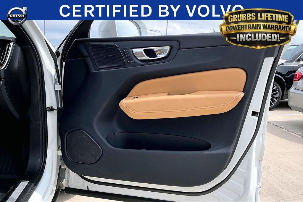 2023 Volvo XC60 B5 Ultimate Bright Theme