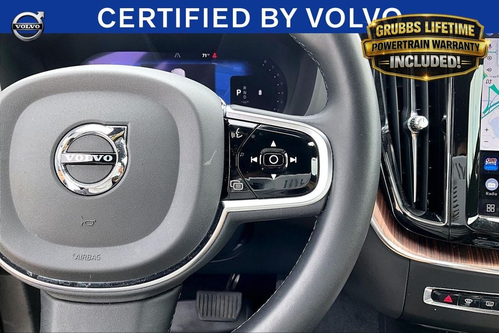 2023 Volvo XC60 B5 Ultimate Bright Theme