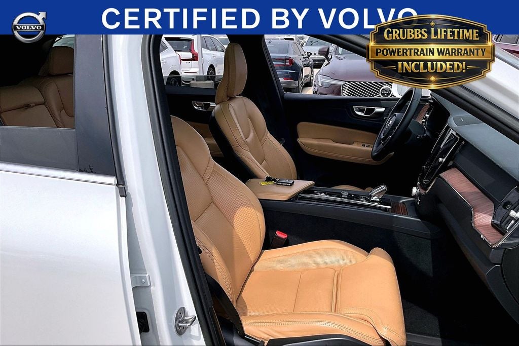 2023 Volvo XC60 B5 Ultimate Bright Theme