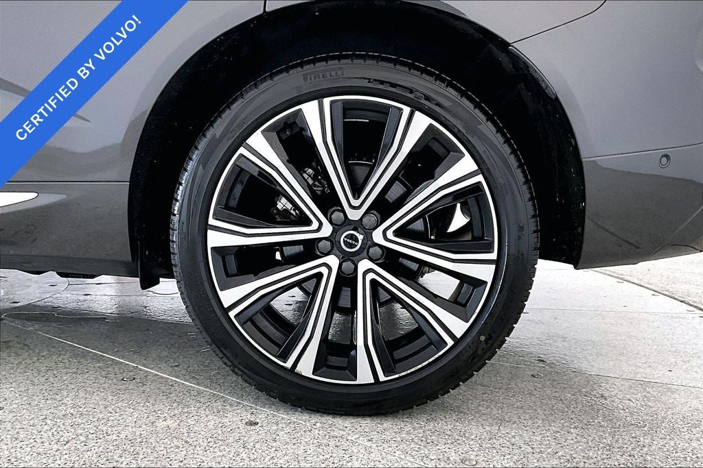 2023 Volvo XC60 B5 Ultimate Bright Theme
