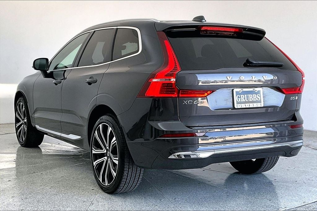 2023 Volvo XC60 B5 Ultimate Bright Theme