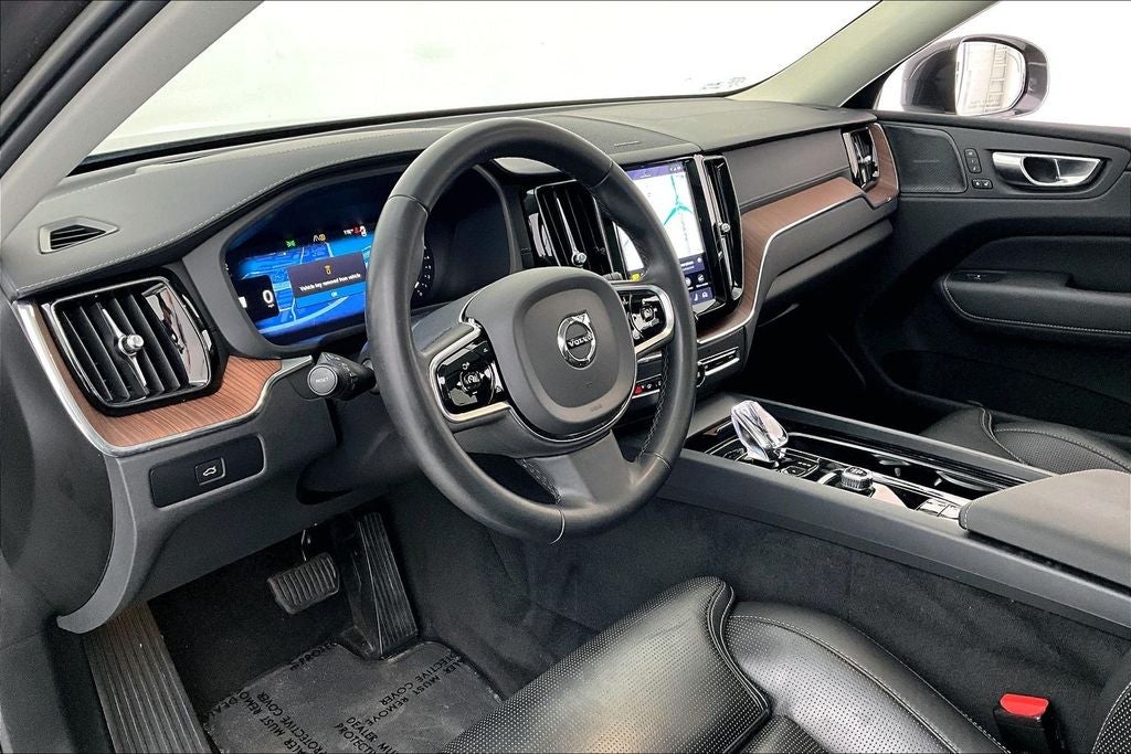 2023 Volvo XC60 B5 Ultimate Bright Theme