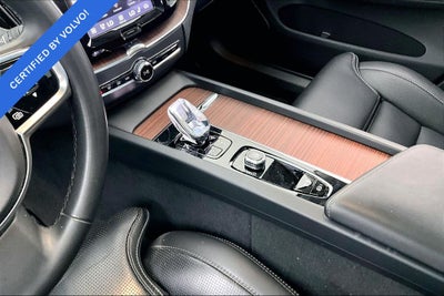 2023 Volvo XC60 B5 Ultimate Bright Theme