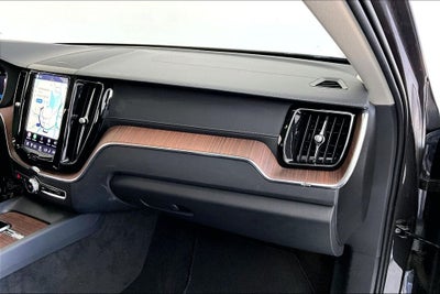 2023 Volvo XC60 B5 Ultimate Bright Theme