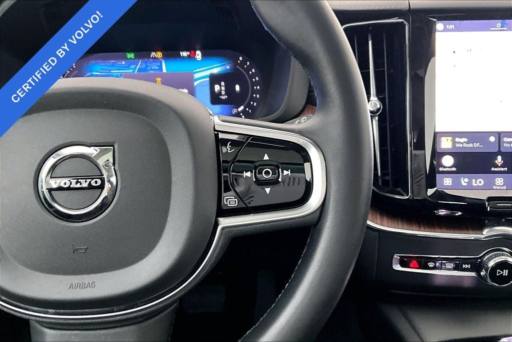 2023 Volvo XC60 B5 Ultimate Bright Theme