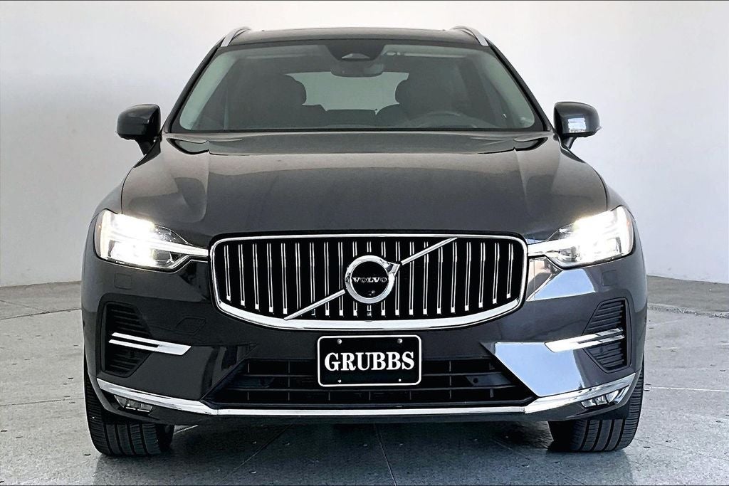 2023 Volvo XC60 B5 Ultimate Bright Theme