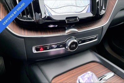 2023 Volvo XC60 B5 Ultimate Bright Theme