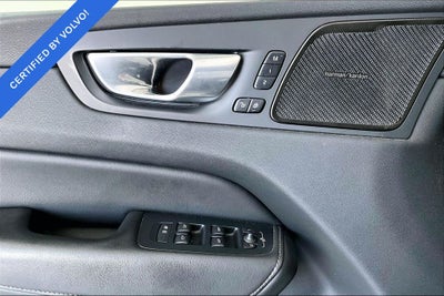 2023 Volvo XC60 B5 Ultimate Bright Theme