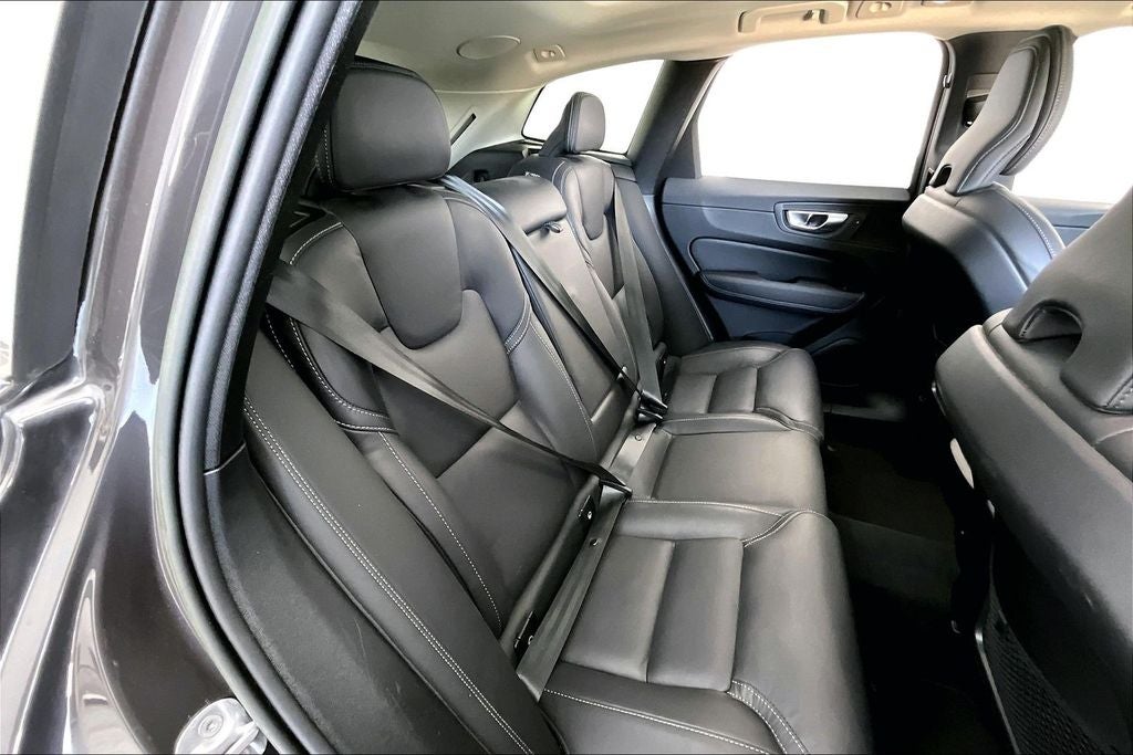 2023 Volvo XC60 B5 Ultimate Bright Theme