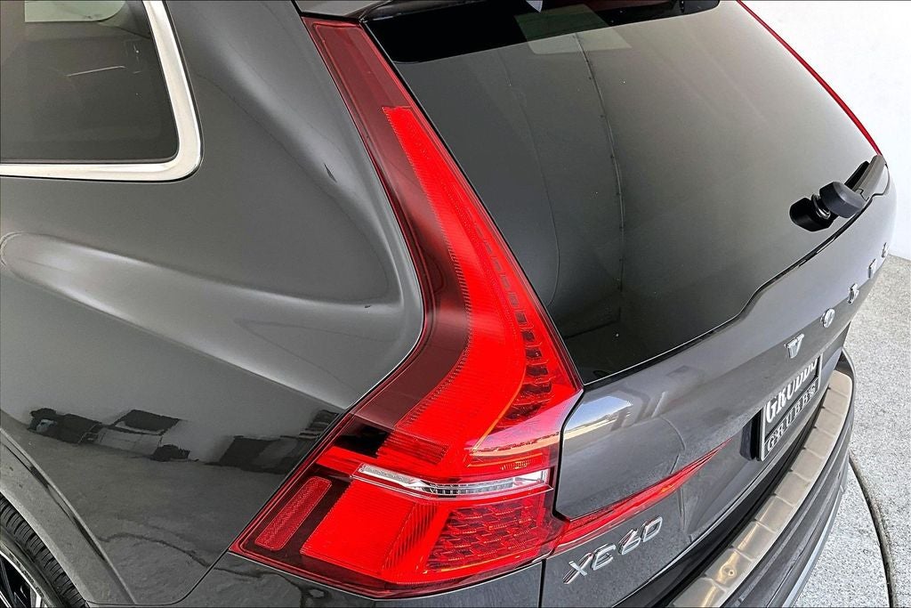 2023 Volvo XC60 B5 Ultimate Bright Theme